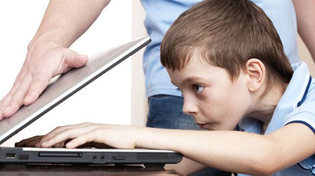 "بازی‌های رایانه‌ای" چه بلایی سر ستون فقراتِ بچه‌ها می‌آورد؟