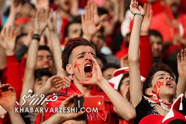 تجمع هواداران پرسپولیس مقابل بانک شهر/ هواداران سرخپوشان خواهان برکناری رضا درویش