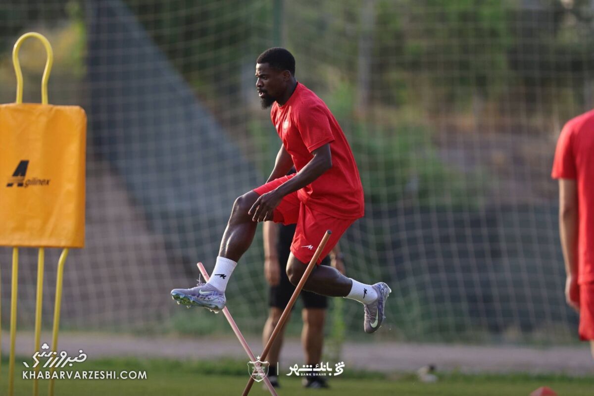 سرژ اوریه از پرسپولیس دورتر شد!