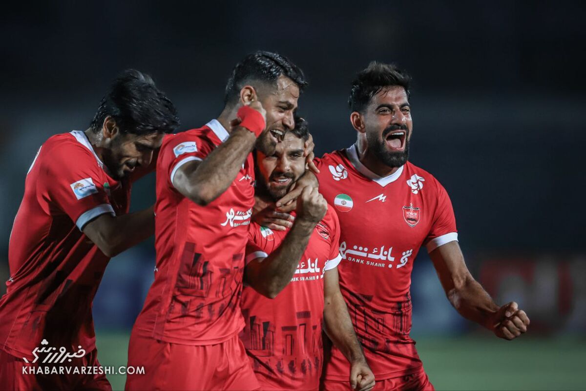 ویدیو| گل اول پرسپولیس به ذوبآهن با شلیک تماشایی عمری/ پرسپولیس ۱ - ذوبآهن ۰