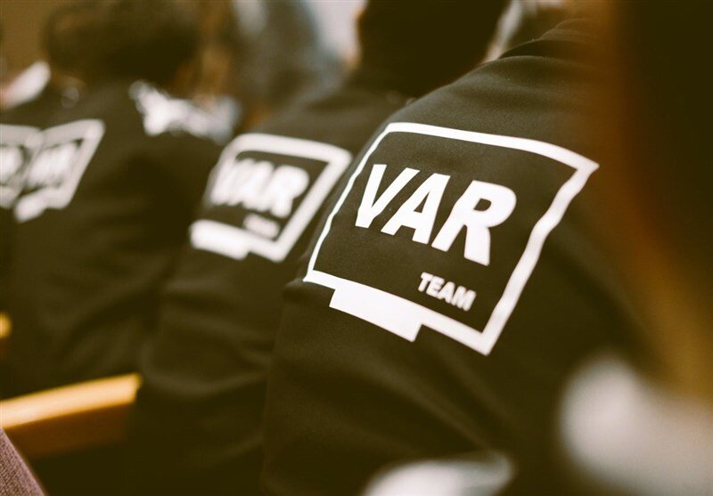 اشتباه داوری با VAR را کجای دلمان بگذاریم؟/ فدراسیون فوتبال عمدا بدنبال حاشیه سازی است تا ضعفهایش دیده نشود