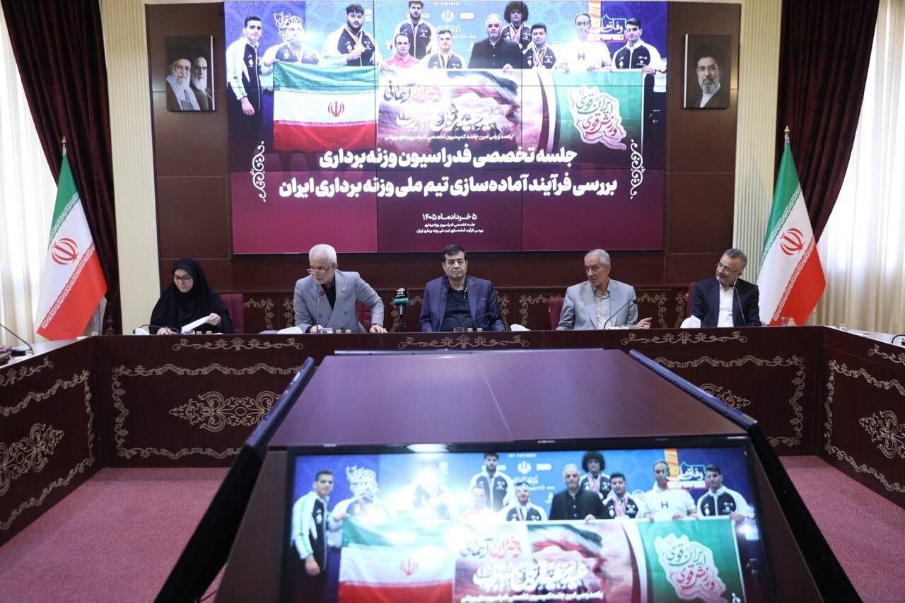 سجاد انوشیروانی: با ۸ وزنهبردار به ناگویا میرویم