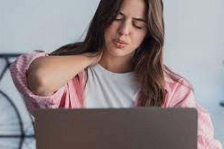 چانه به داخل، سر بالا: «فرمول یک» برای سلامت ستون فقرات