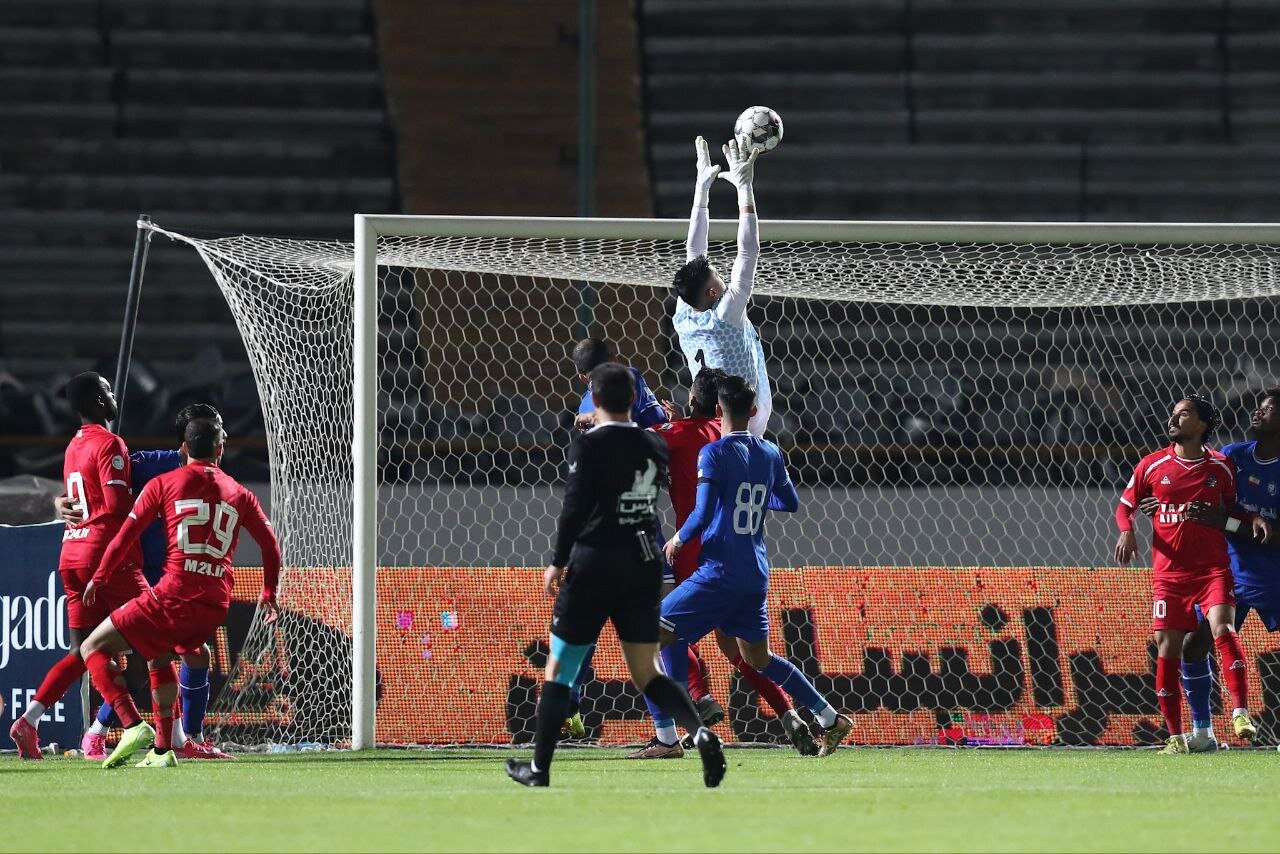 استقلال نساجی؛ بدون هواداران زن!