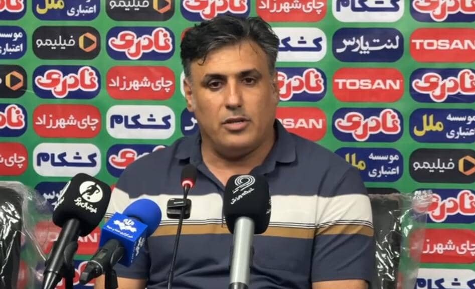 امیر خلیفهاصل: تا وقتی بتوانم به جوانها بازی میدهم