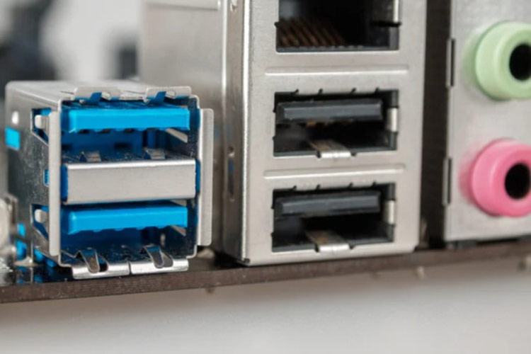USB ۳.۰ در برابر USB ۲.۰؛ تفاوت این دو استاندارد چیست و کدام بهتر است؟