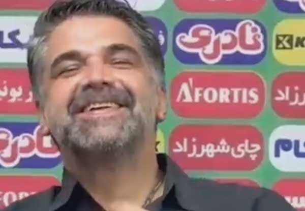 ویدیو| واکنش پیروز قربانی به پخششدن آهنگ معین در کنفرانس: لطفا ترک بعدی ساقی هایده را پخش کنید!