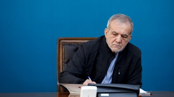 پیام تبریک پزشکیان در پی قهرمانی تیم ملی کشتی فرنگی زیر ۲۳ سال کشور