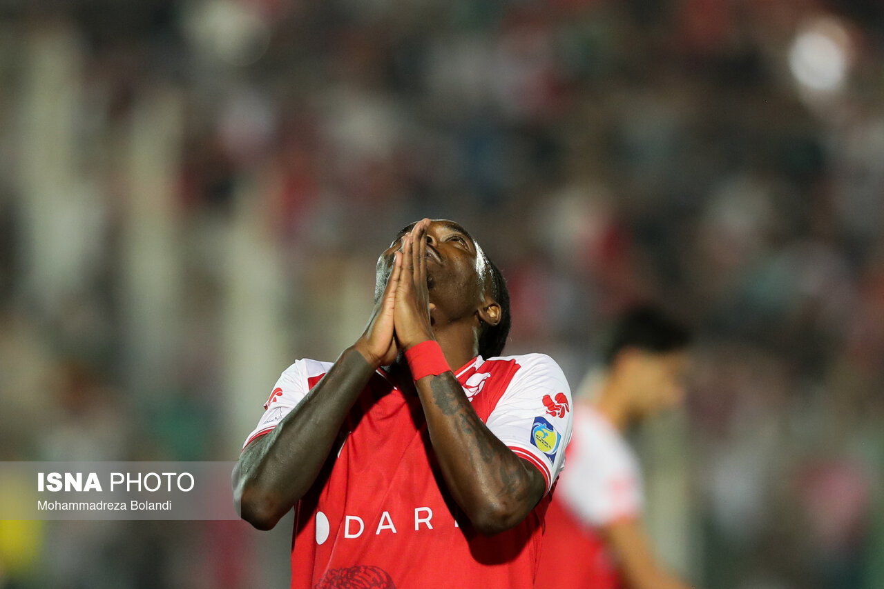 گل اول پرسپولیس به صنعت نفت با همکاری خارجیها
