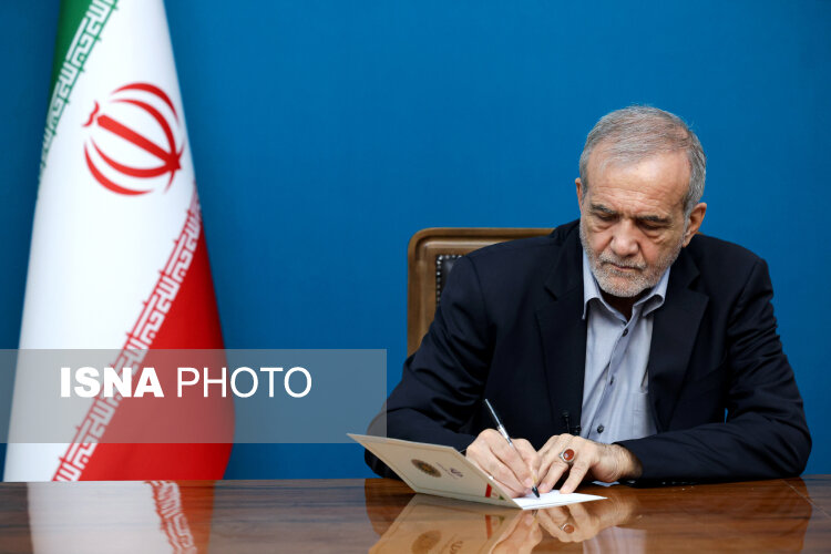 پزشکیان: قهرمانی تیم ملی کشتی آزاد گواهی بر ظرفیت ورزش ایران برای پیروزیهای بزرگتر است
