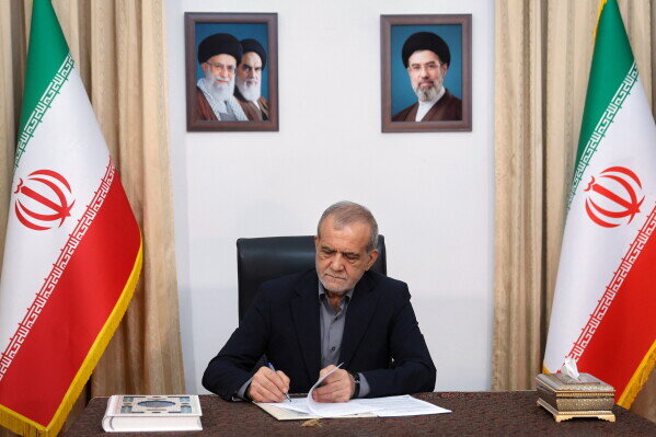 دستمریزاد پزشکیان به قهرمانان کشتی فرنگی